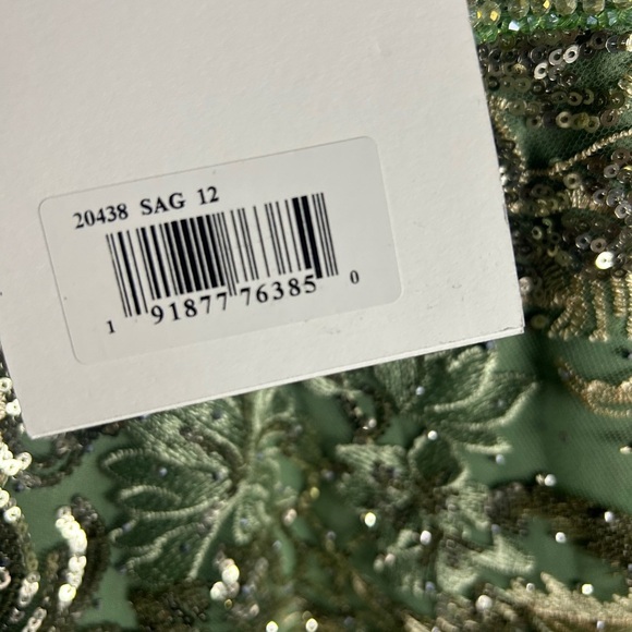 Mac Duggal 20438 NWT Embellished Flutter Sleeve High Neck Gown - Picture 6 of 9